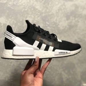 MENS ADIDAS NMD R1 V2 (Size 9)